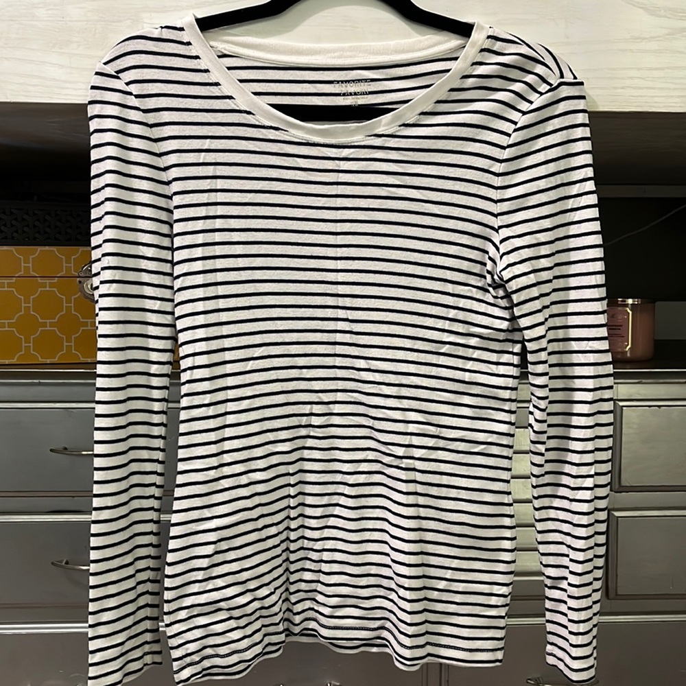White and Navy blue Woman’s tee